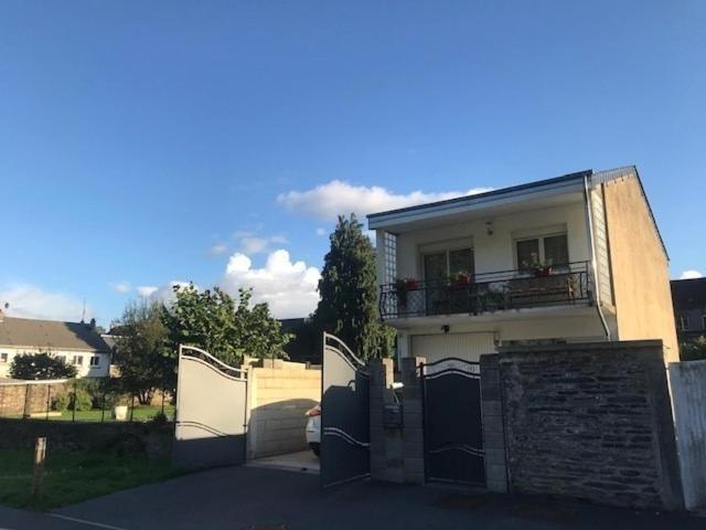 Villa la Rose sur Meuse à Haybes Extérieur photo
